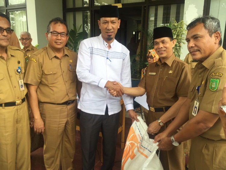 Daerah Terdampak Banjir di Kuansing Terima Bantuan 30 Ton Beras dan Benih Padi